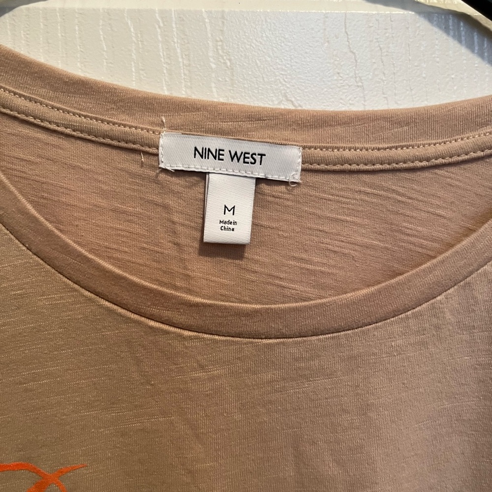Nine West‎ T- Shirt | Beauty in every Shade | size : M - Picture 2 of 3